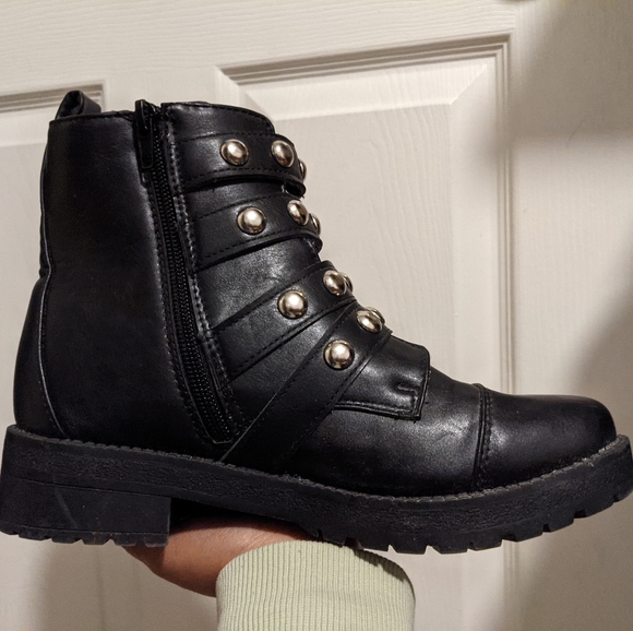 3for30!!! Black stud boots with buckles, US 6 - Picture 5 of 9